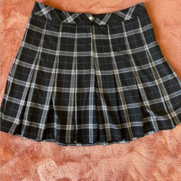 H&M Black and White Checkered Skater Skirt - Picture 3 of 3